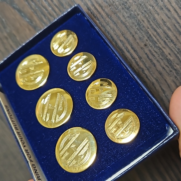 Buttons - Picture 3 of 7